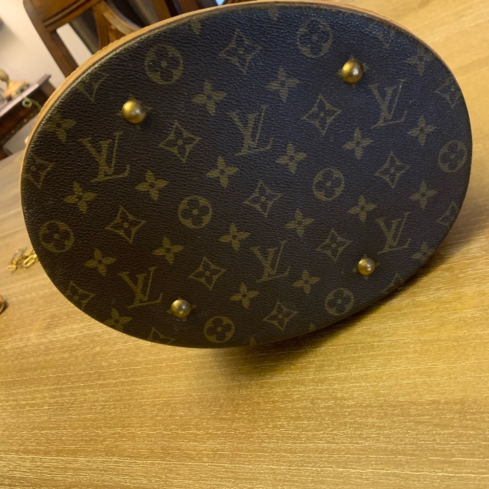 Louis Vuitton  Authentic Monogram GM Bucket Bag - Picture 12 of 14